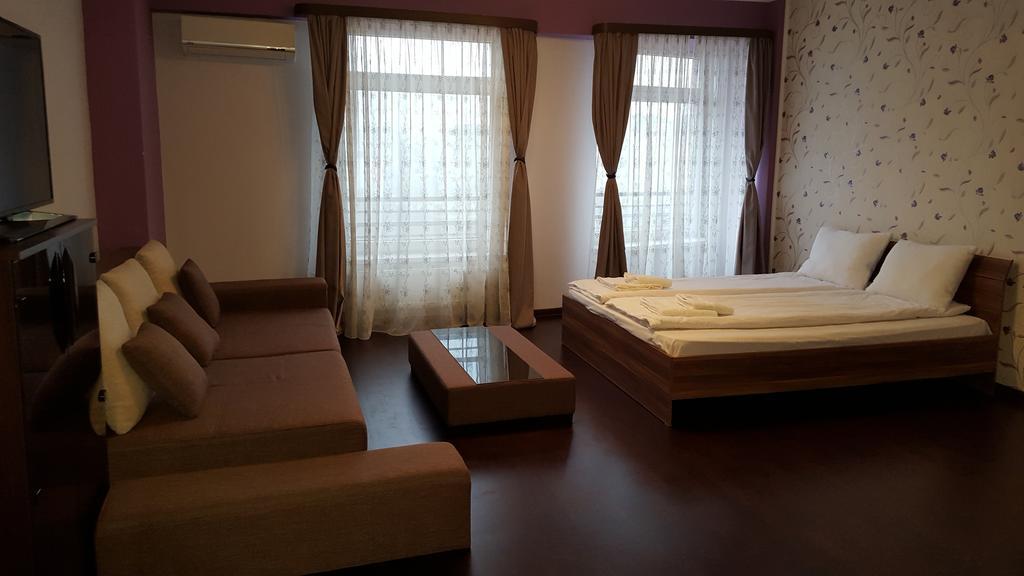 Sunlight Studio Apartment Oradea Exterior photo