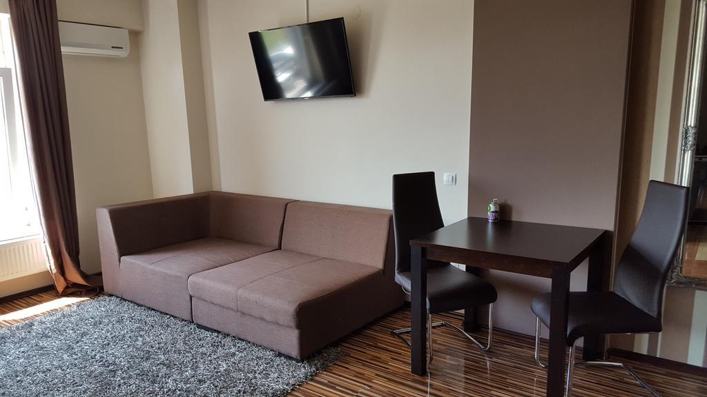 Sunlight Studio Apartment Oradea Exterior photo